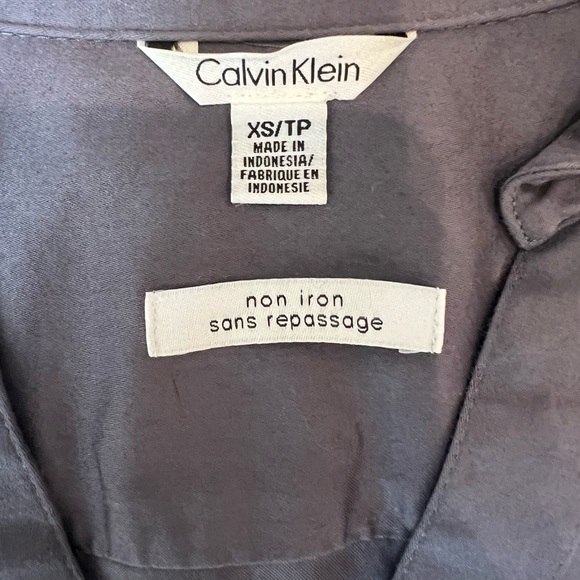 Calvin Klein XS Women’s V-Neck Button Up - Picture 2 of 3